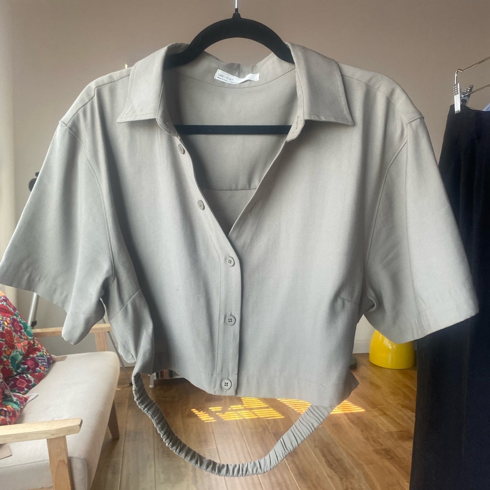 OAK + FORT olive green tan cropped button down shirt with back detail - size L